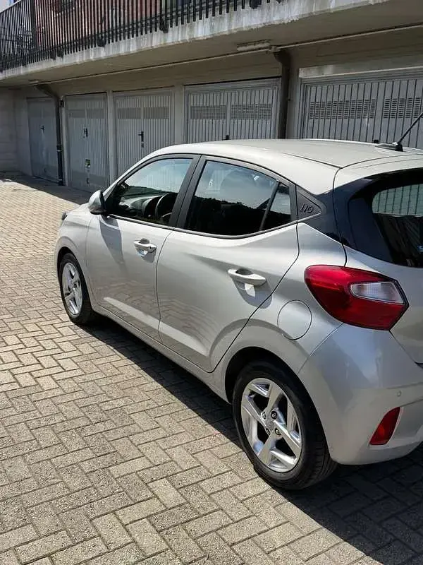 Usata Hyundai i10 67 CV (49 kW) 2021 Argento Utilitaria