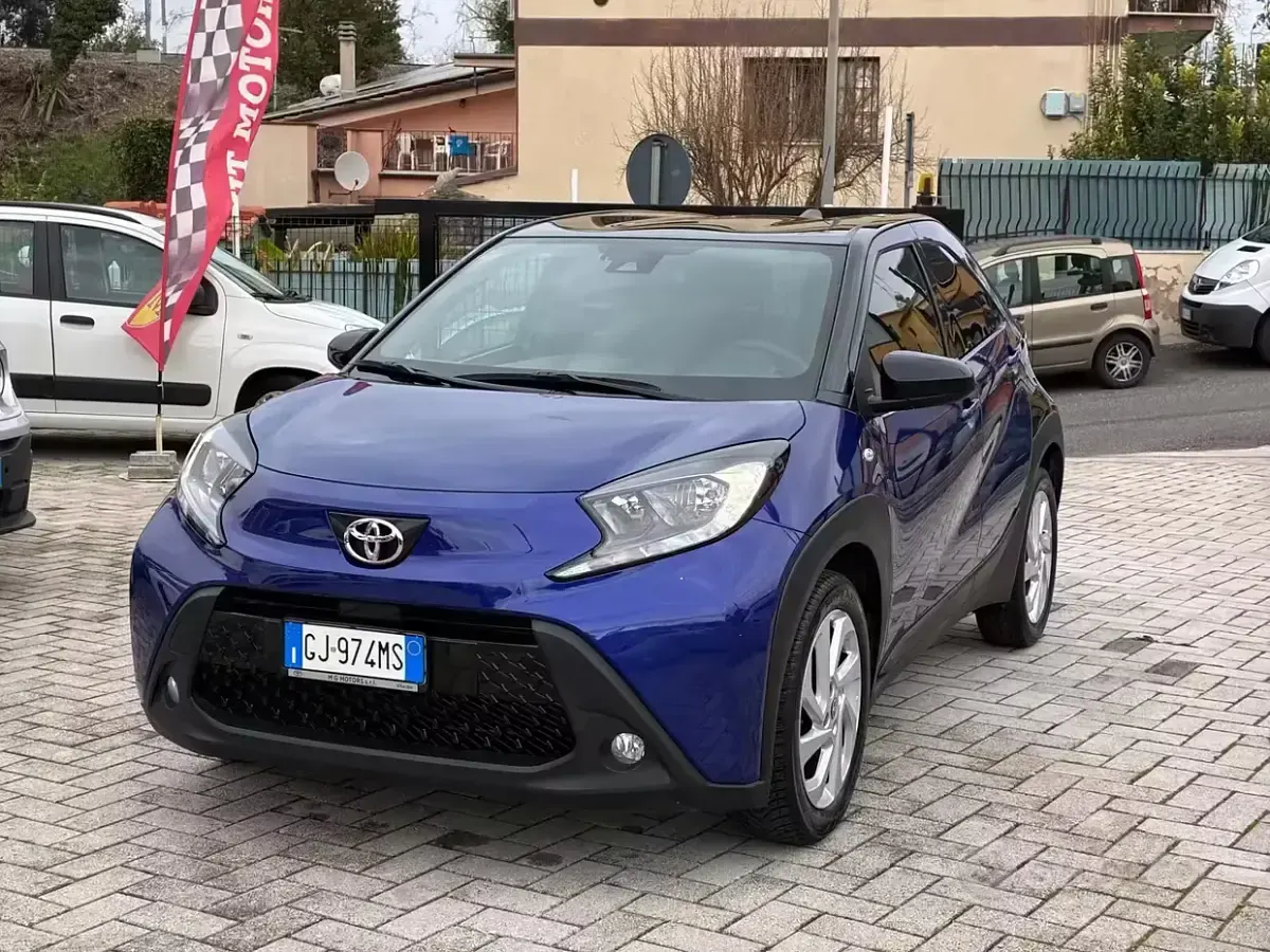 Usata Toyota Aygo X 72 CV (52 kW) 2022 Blu SUV