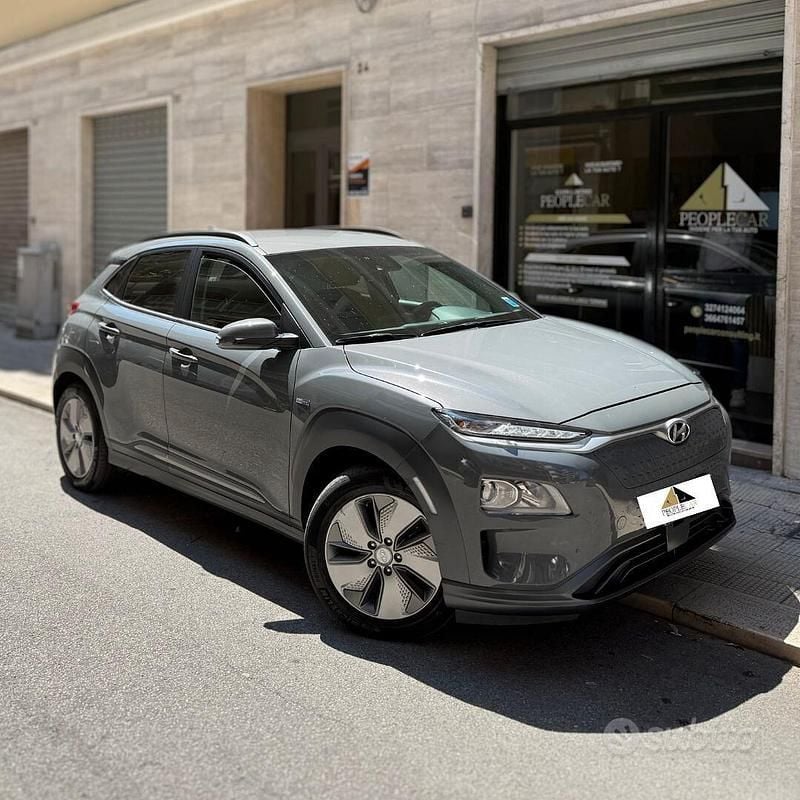 Grigio Usata 2020 Hyundai Kona XPrime SUV | 13.900 € (Buon prezzo) - Immagine 1/4
