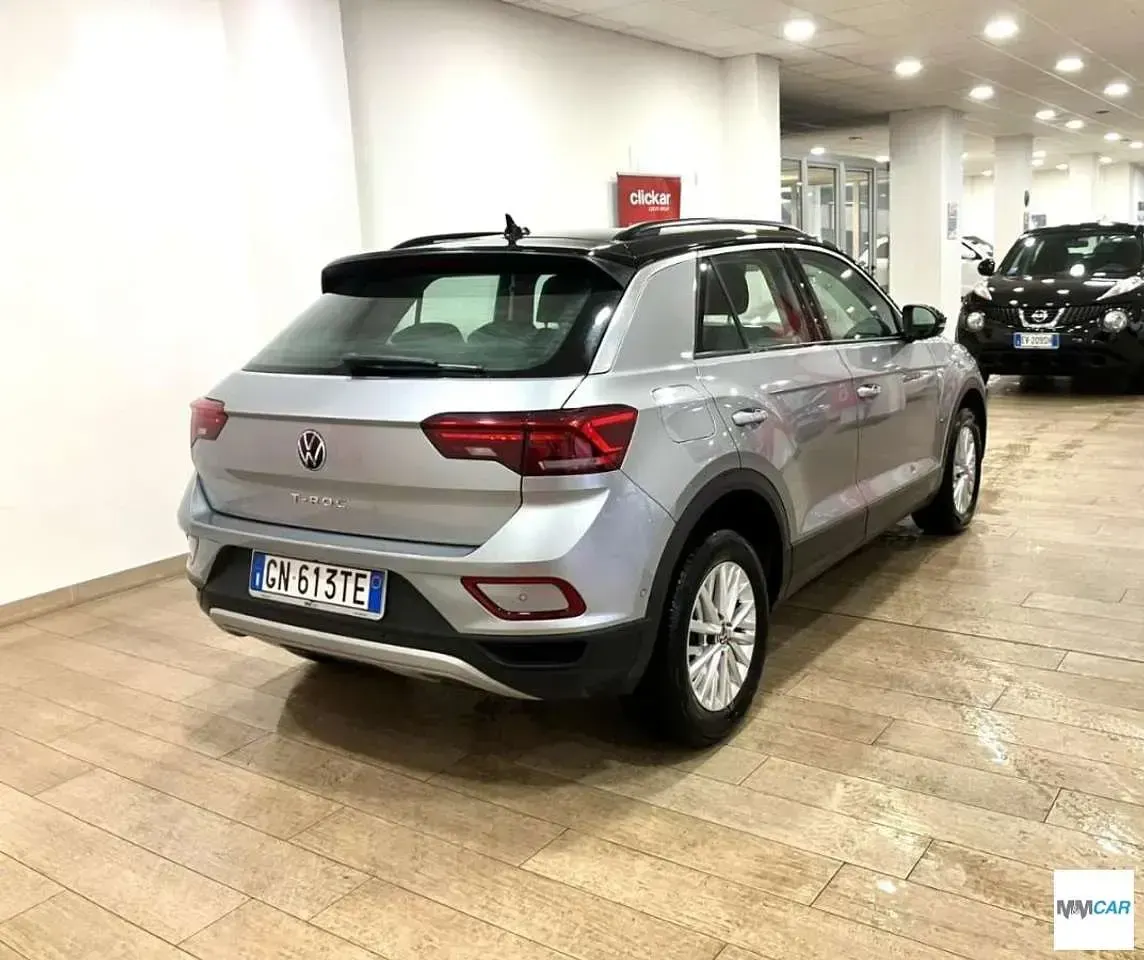 Begagnad VW T-Roc Life 150 HK (110 kW) 2023 Grå SUV