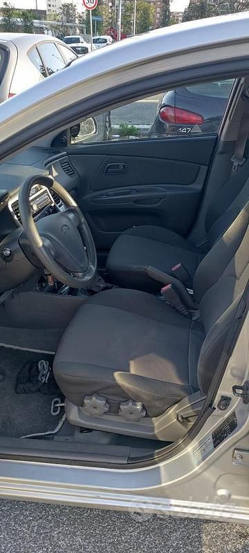 Usata Kia Rio 109 CV (80 kW) 2006 Grigio Berlina