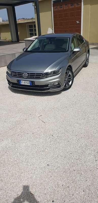 Usata VW Passat Highline 150 CV (110 kW) 2017 Grigio Berlina