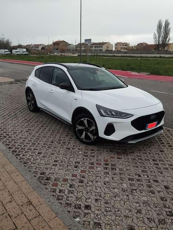 Käytetty Ford Focus Active 125 HP (91 kW) 2022 Sedan