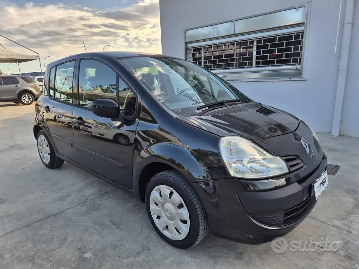 Usata Renault Modus 75 CV (55 kW) 2012 Nero Monovolume