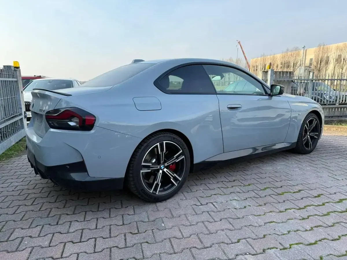 Usata BMW 220 Sport Line 184 CV (135 kW) 2024 Grigio pastello Coupé