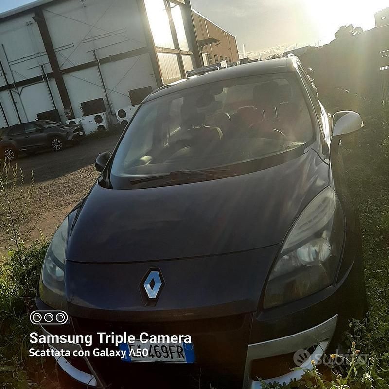 Usata Renault Scénic III 110 CV (80 kW) 2010 Grigio Monovolume