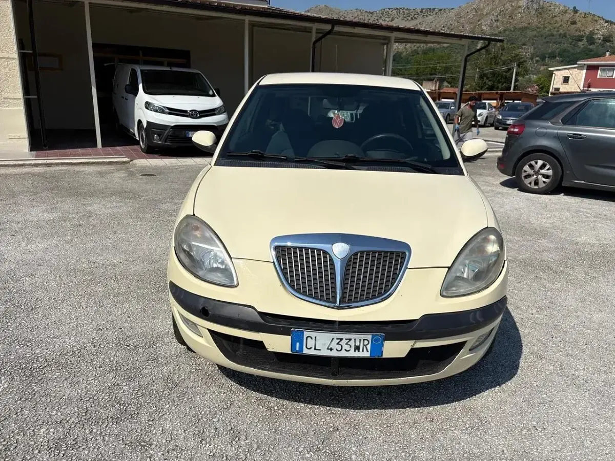Usata Lancia Ypsilon 69 CV (50 kW) 2004 Beige Utilitaria