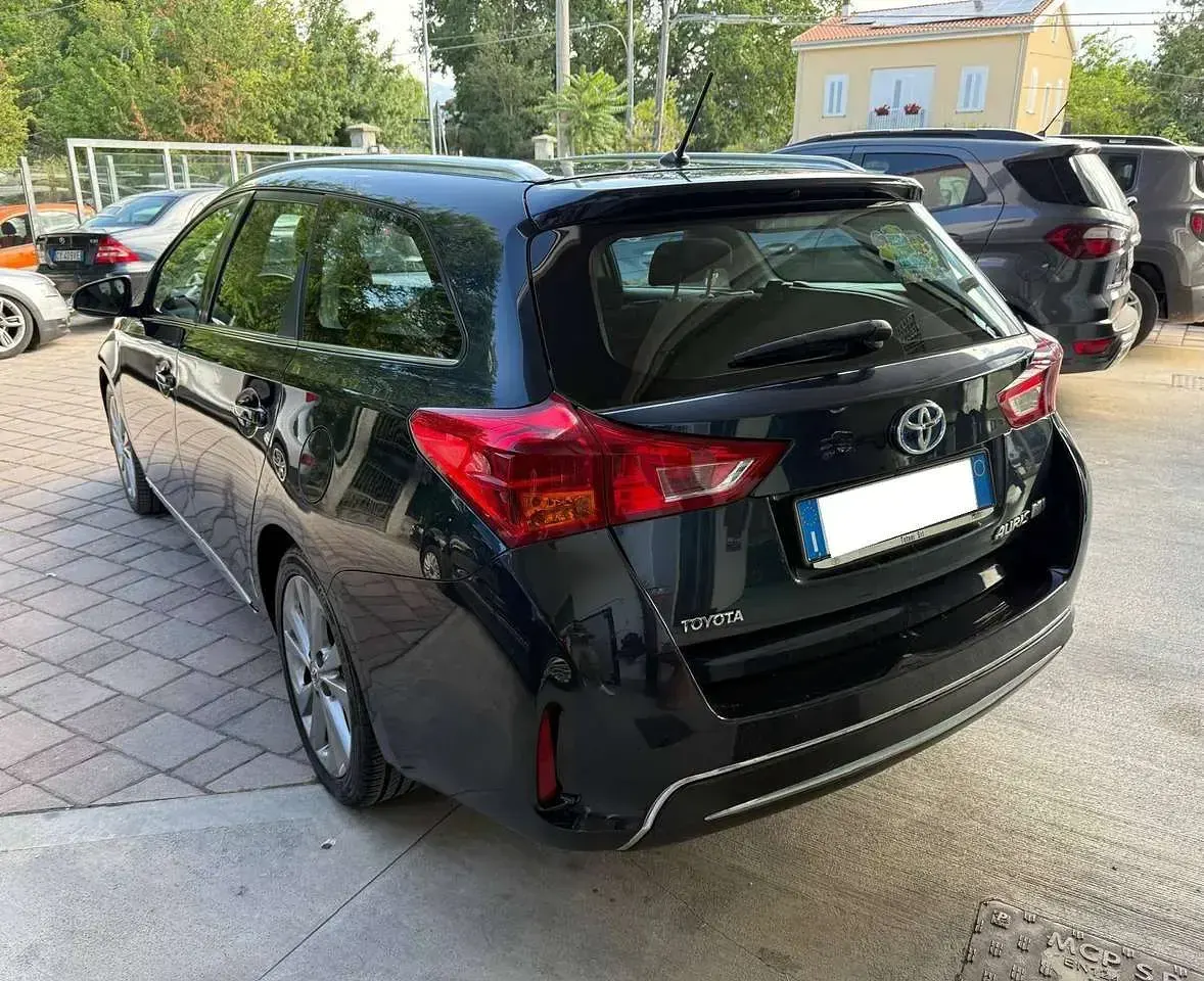 Usata Toyota Auris Hybrid Lounge 99 CV (72 kW) 2014 Blu notte scuro Station wagon