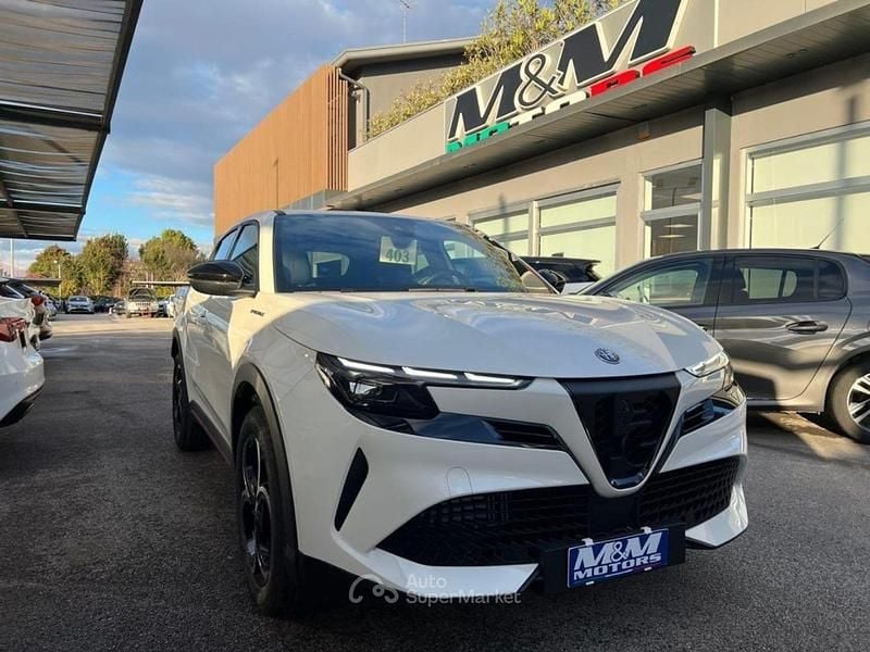 Usata Alfa Romeo Junior Edizione Speciale 145 CV (106 kW) 2025 Bianco SUV