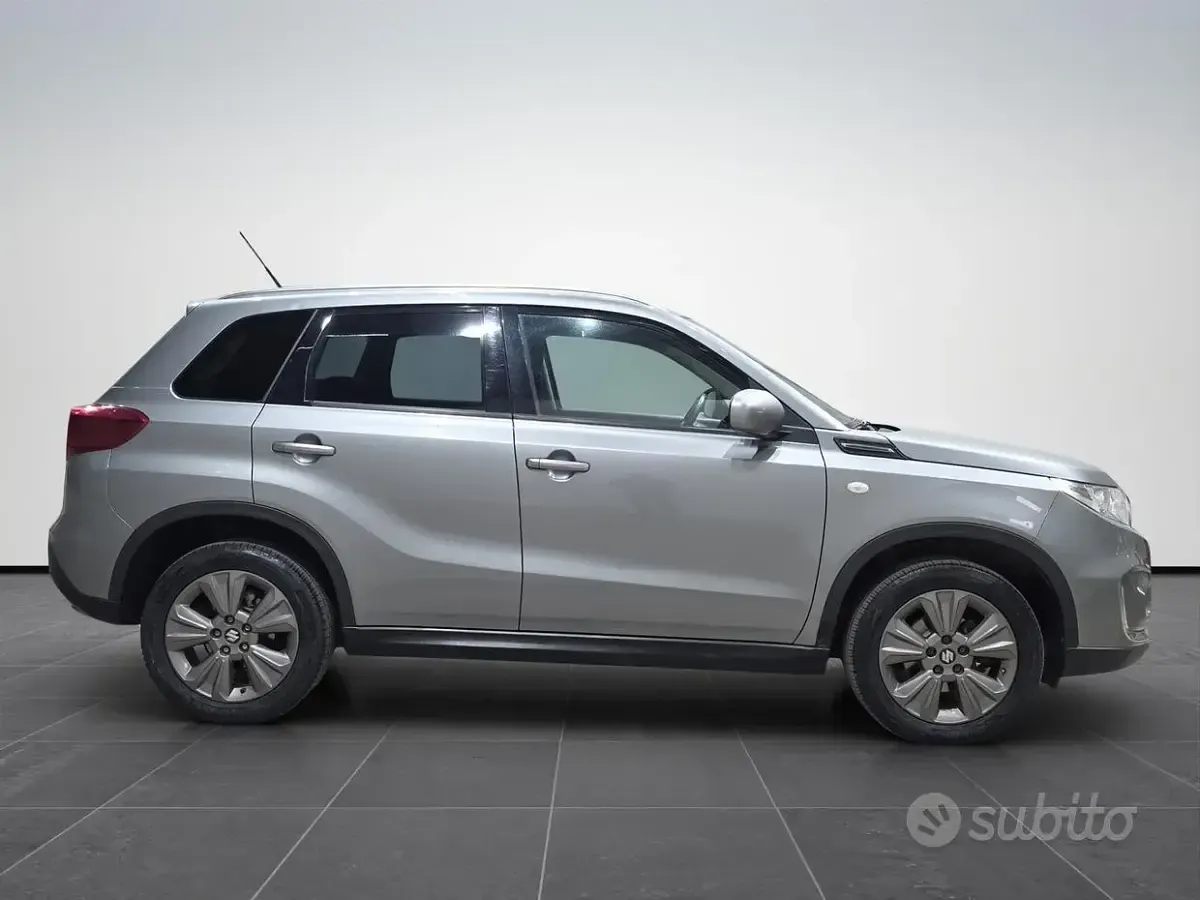 Usata Suzuki Vitara Cool 111 CV (81 kW) 2020 Grigio SUV