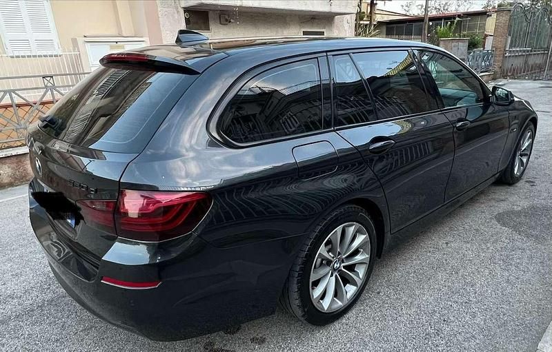 Usata BMW 520 Luxury Line 190 CV (139 kW) 2015 Nero Station wagon