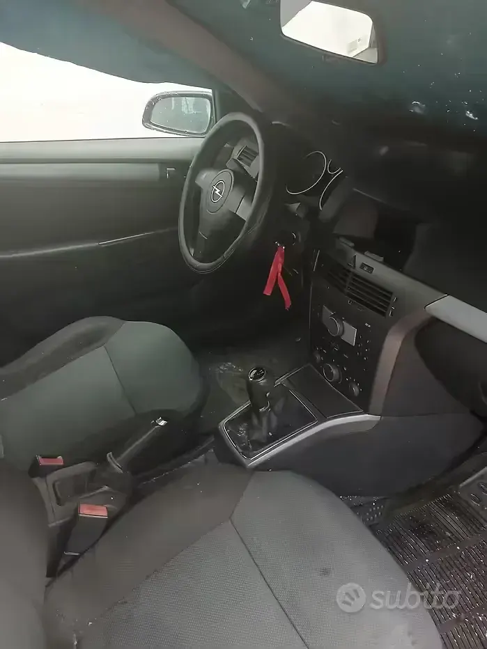Usata Opel Astra 101 CV (74 kW) 2005 Nero Station wagon