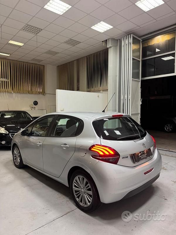 Usata Peugeot 208 75 CV (55 kW) 2017 Grigio Utilitaria
