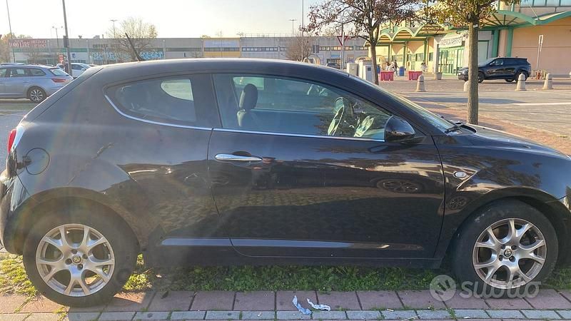 Second-hand Alfa Romeo MiTo 95 CP (69 kW) 2011 Negru Hatchback