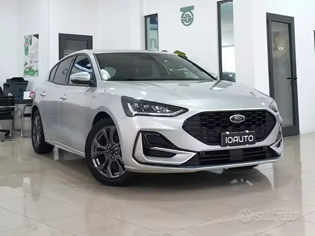 Usado Ford Focus ST-Line 115 HP (84 kW) 2025 Cinzento Sedan