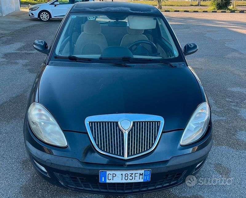 Nero Usata 2004 Lancia Ypsilon Due volumi | 900 € (Super prezzo) - Immagine 1/4