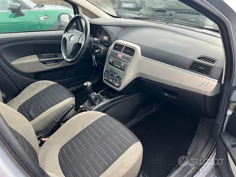 Usata Fiat Punto 75 CV (55 kW) 2005 Grigio Berlina