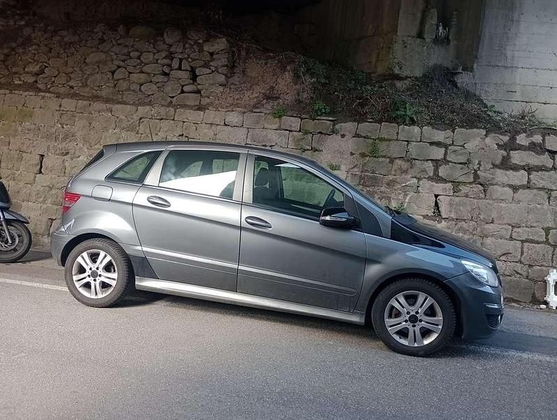Usata Mercedes B180 Chrome 109 CV (80 kW) 2011 Grigio Monovolume