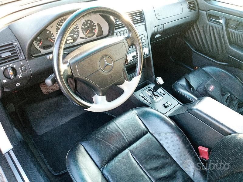 Usata Mercedes C36 AMG AMG 280 CV (205 kW) 1995 Grigio Berlina