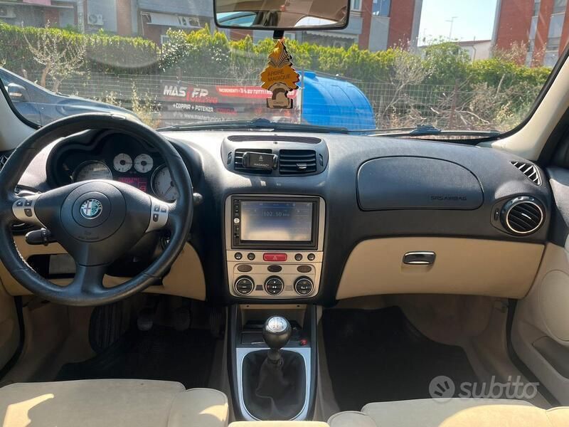 Usata Alfa Romeo 147 Distinctive 120 CV (88 kW) 2009 Grigio Utilitaria