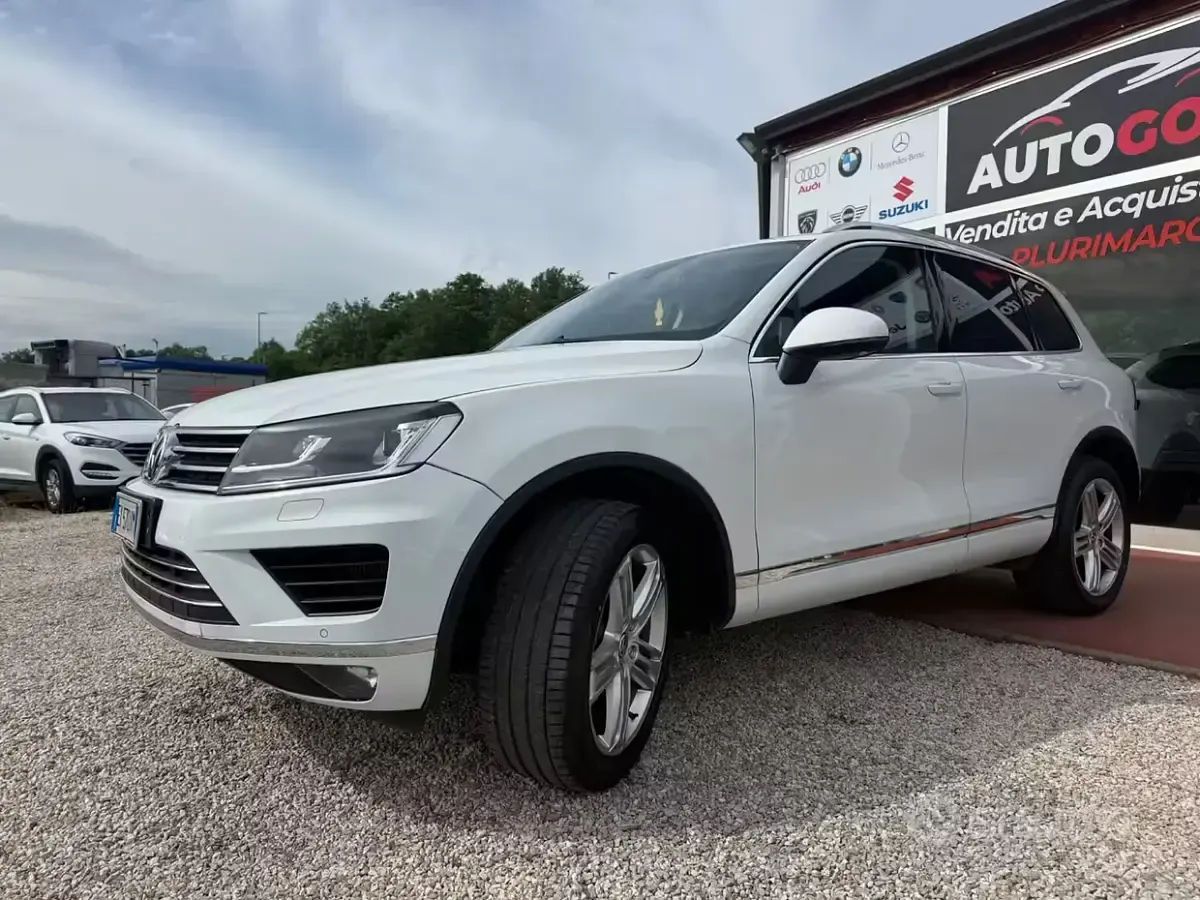 Begagnad VW Touareg Terrain Tech 262 HK (192 kW) 2015 Vit SUV