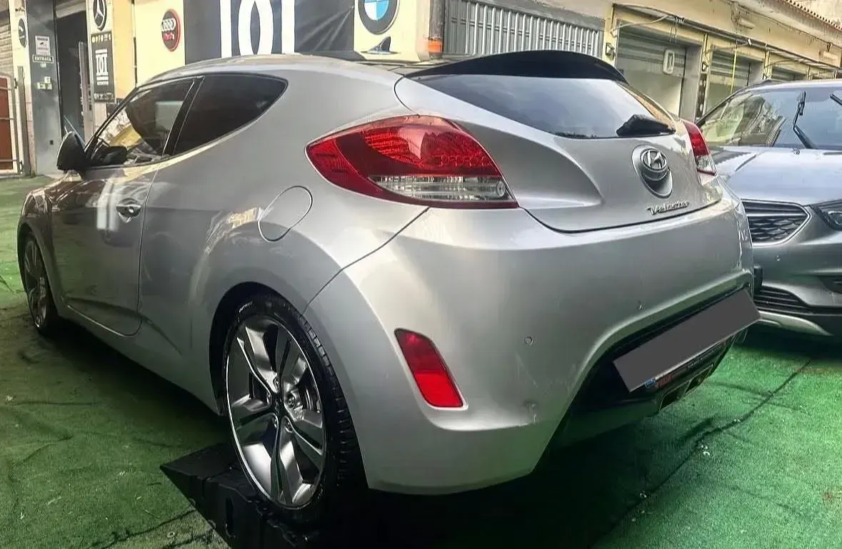 Usata Hyundai Veloster 140 CV (102 kW) 2011 Argento Utilitaria