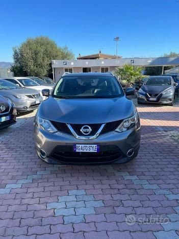 Usata Nissan Qashqai Tekna 131 CV (96 kW) 2016 Grigio scuro metallizzato SUV