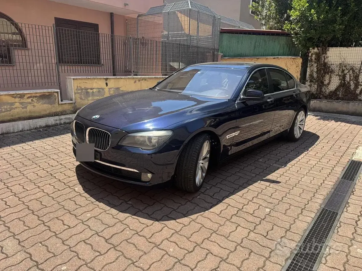 Usata BMW 740 Comfort Edition 306 CV (225 kW) 2011 Bluazzurro Berlina