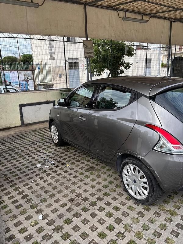 Usata Lancia Ypsilon 60 CV (44 kW) 2014 Utilitaria