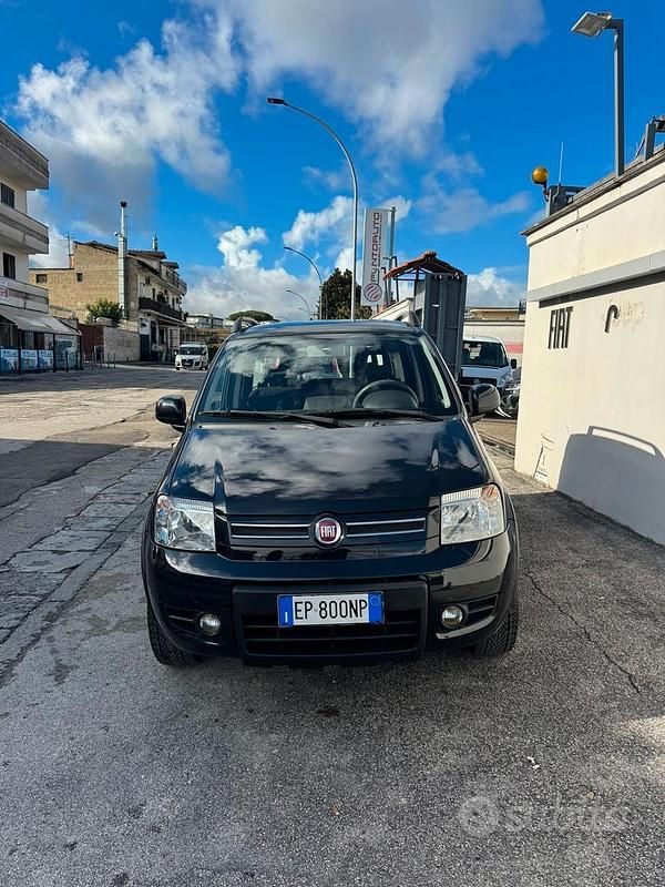 Usata Fiat Panda 4x4 Climbing 69 CV (50 kW) 2012 Nero Utilitaria