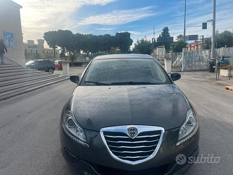 Usata Lancia Delta Gold 119 CV (87 kW) 2014 Grigio Utilitaria