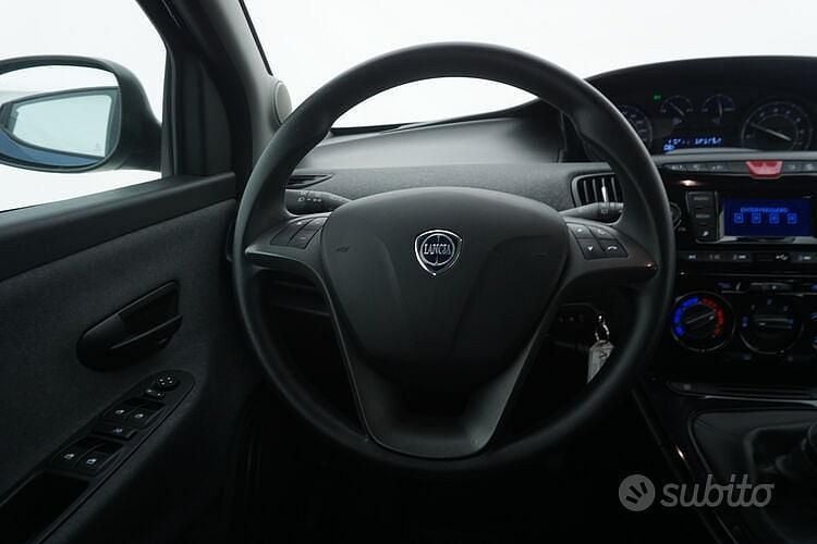 Usata Lancia Ypsilon Silver 69 CV (50 kW) 2023 Blu Utilitaria