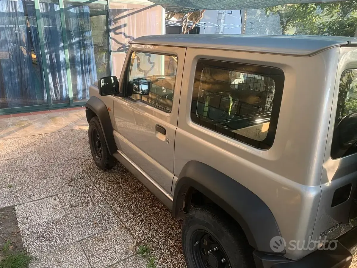Usata Suzuki Jimny 102 CV (75 kW) 2023 Grigio SUV