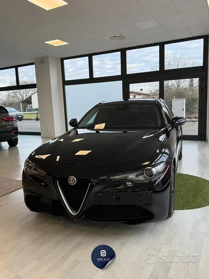 Usata Alfa Romeo Giulia 150 CV (110 kW) 2016 Nero Berlina