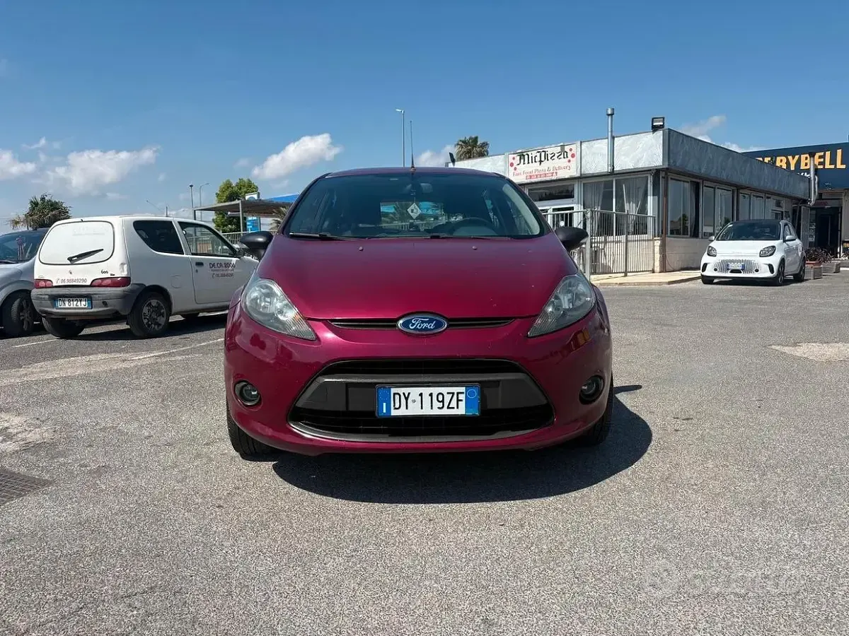 Usata Ford Fiesta 68 CV (50 kW) 2009 Viola Berlina