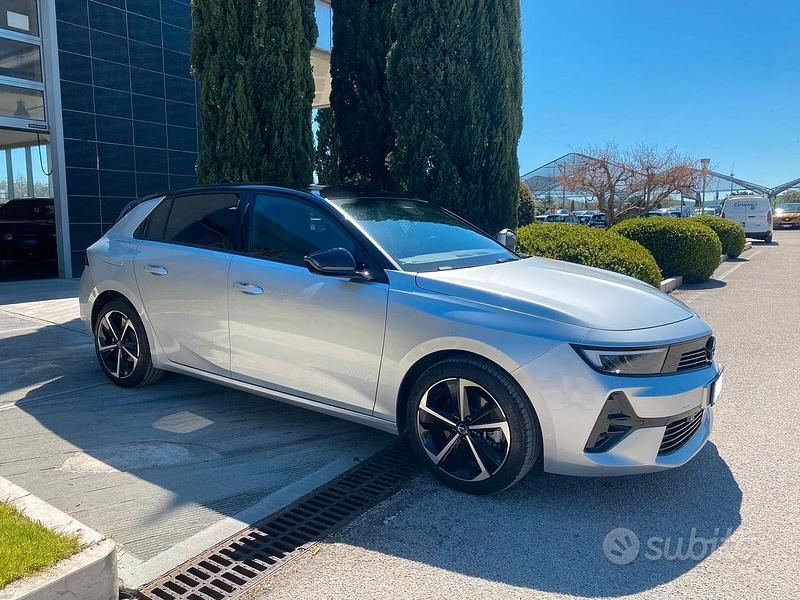 Usata Opel Astra Edition 131 CV (96 kW) 2025 Grigio Berlina