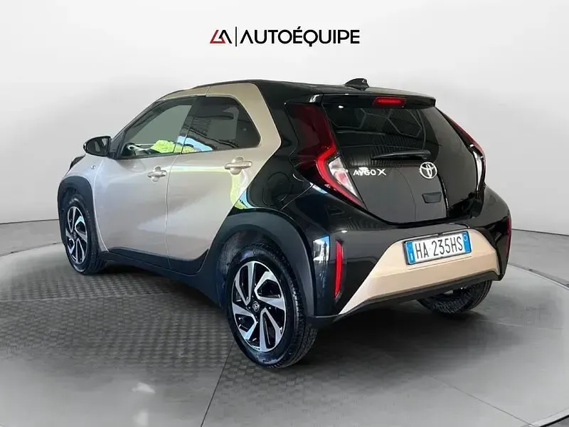Usata Toyota Aygo X Trend 72 CV (52 kW) 2025 Beige SUV