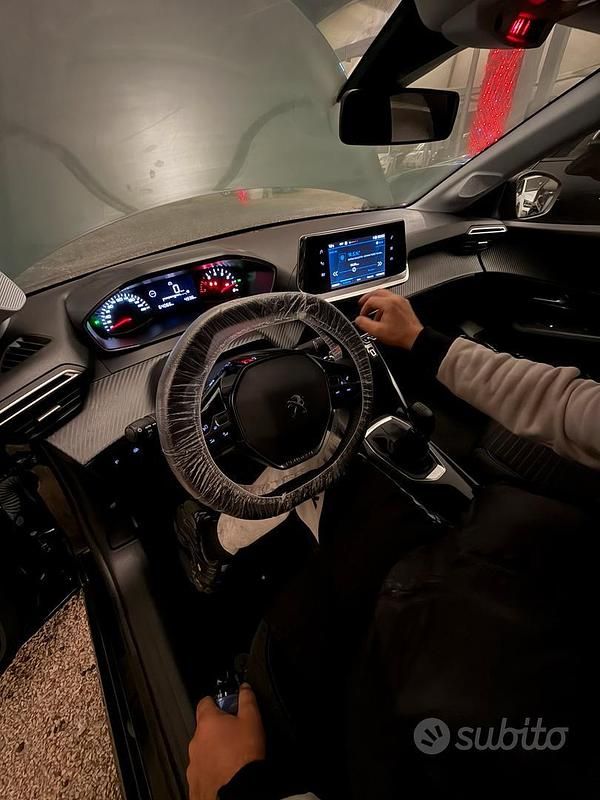 Usata Peugeot 208 2023 Nero Utilitaria