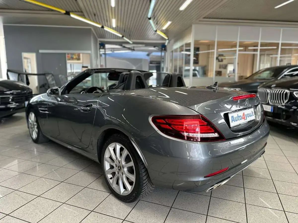 Usata Mercedes SLC200 184 CV (135 kW) 2020 Grigio Cabrio