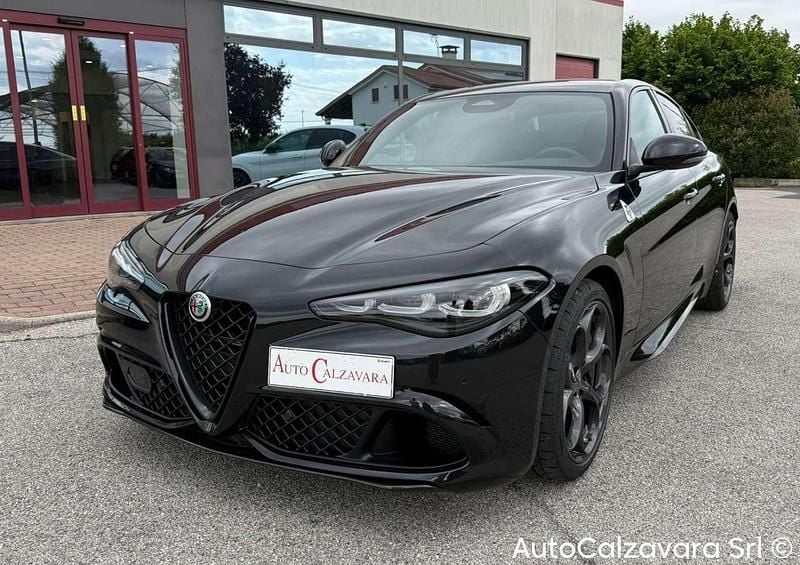 Nuova Alfa Romeo Giulia Quadrifoglio 519 CV (381 kW) 2026 Nero vulcano Berlina