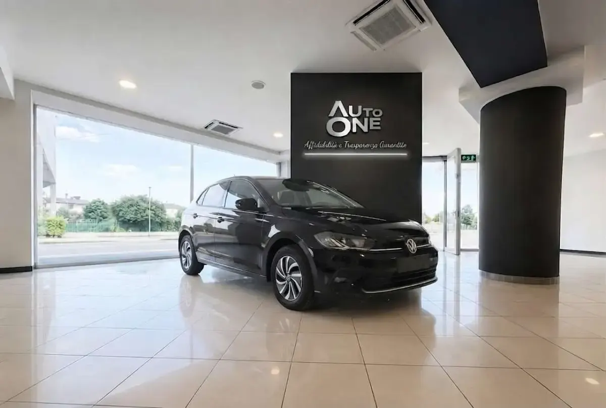 Usata VW Polo Style 95 CV (69 kW) 2023 Nero Utilitaria