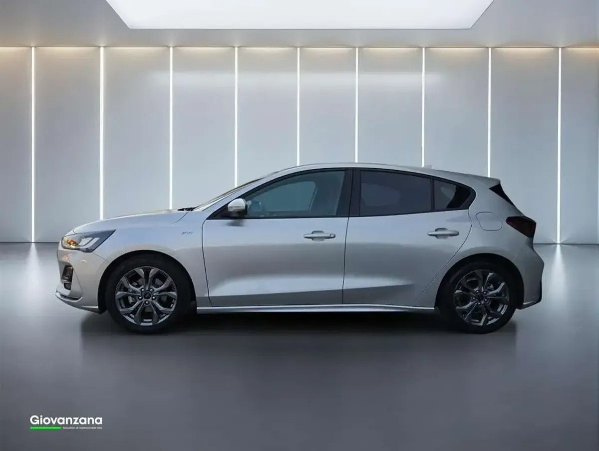 Usata Ford Focus ST-Line X 125 CV (91 kW) 2023 Grigio argento Berlina