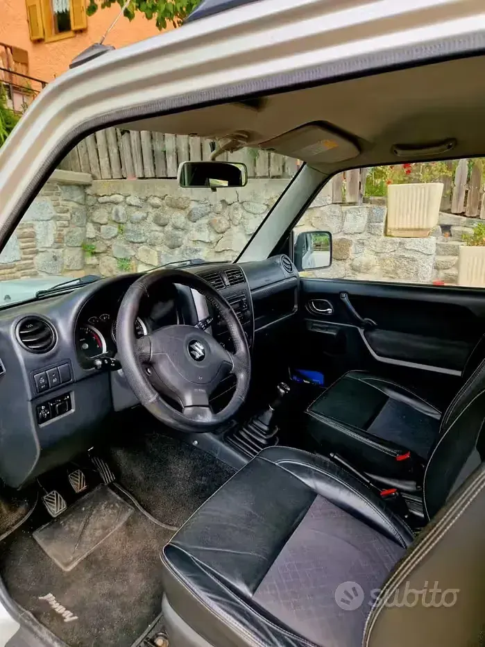 Usata Suzuki Jimny 86 CV (63 kW) 2010 Grigio SUV