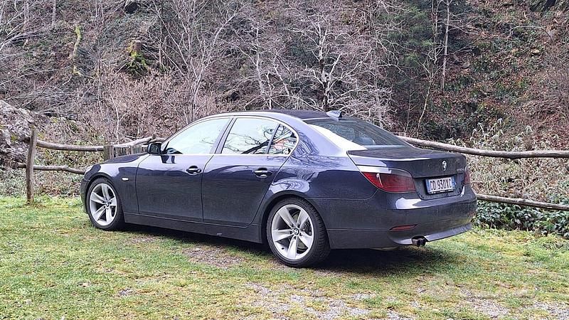 Usata BMW 530 Efficient Dynamics 218 CV (160 kW) 2003 Blu/azzurro Berlina