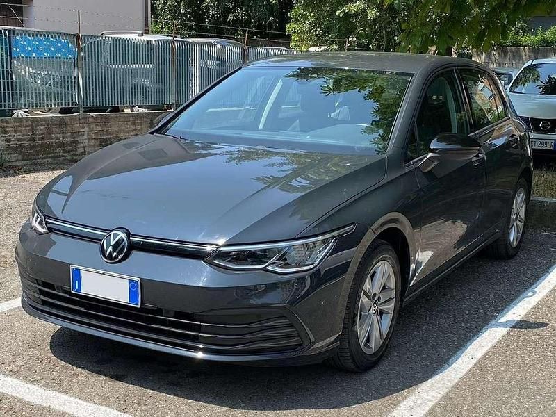 Usata VW Golf VIII Life 110 CV (80 kW) 2020 Grigio Berlina