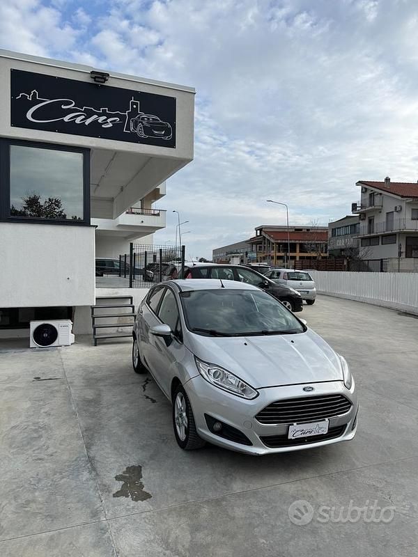Usata Ford Fiesta Titanium 75 CV (55 kW) 2015 Grigio Berlina