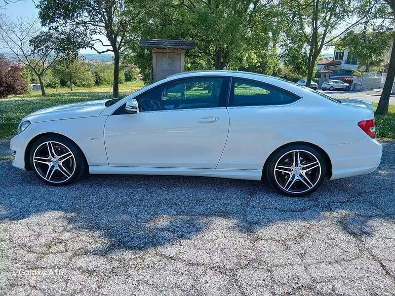Usata Mercedes C220 170 CV (125 kW) 2011 Bianco Coupé