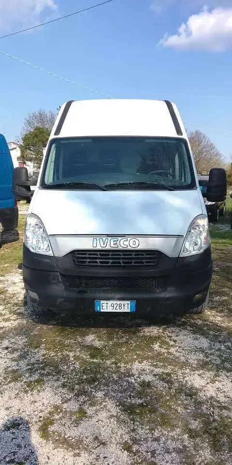 Usata Iveco Daily 126 CV (92 kW) 2015 Bianco Furgone