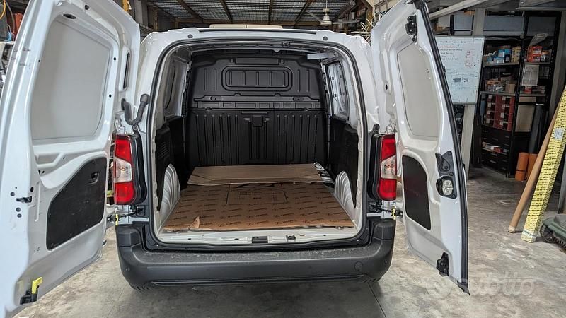 Usata Opel Combo S 100 CV (73 kW) 2023 Bianco Berlina