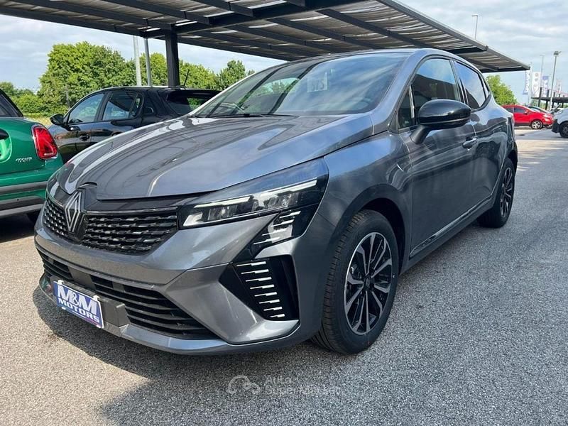 Nuova Renault Clio V Techno 101 CV (74 kW) 2025 Grigio scuro Berlina